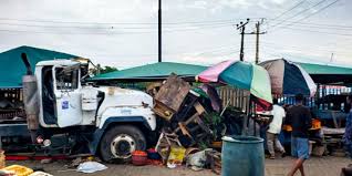 One dead as trailer crashes into market along Lagos-Ibadan Expressway